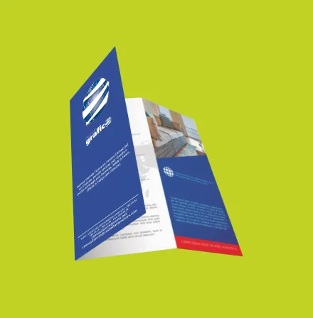 Tríptico promocional de diseño moderno en tonos azul y blanco, desplegado sobre un fondo verde.